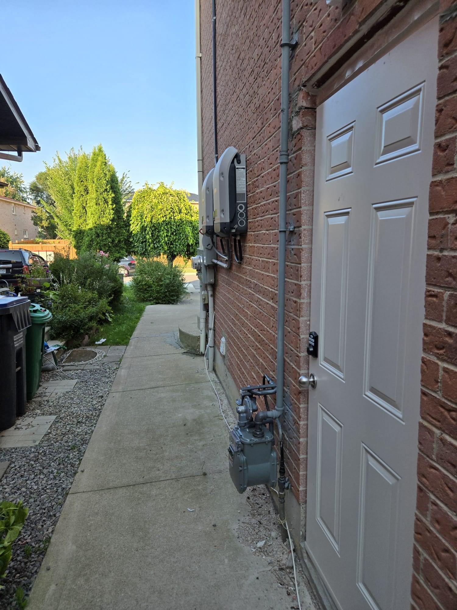 Beautiful LEGAL BRAND NEW 2 Bedroom BASEMENT With Separate Entrance AVAILABLE Starting Aug 1
