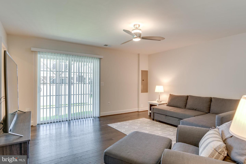 Spectacular 3 Bed/3.5 Bath Townhome Available For Rent In Manassas
