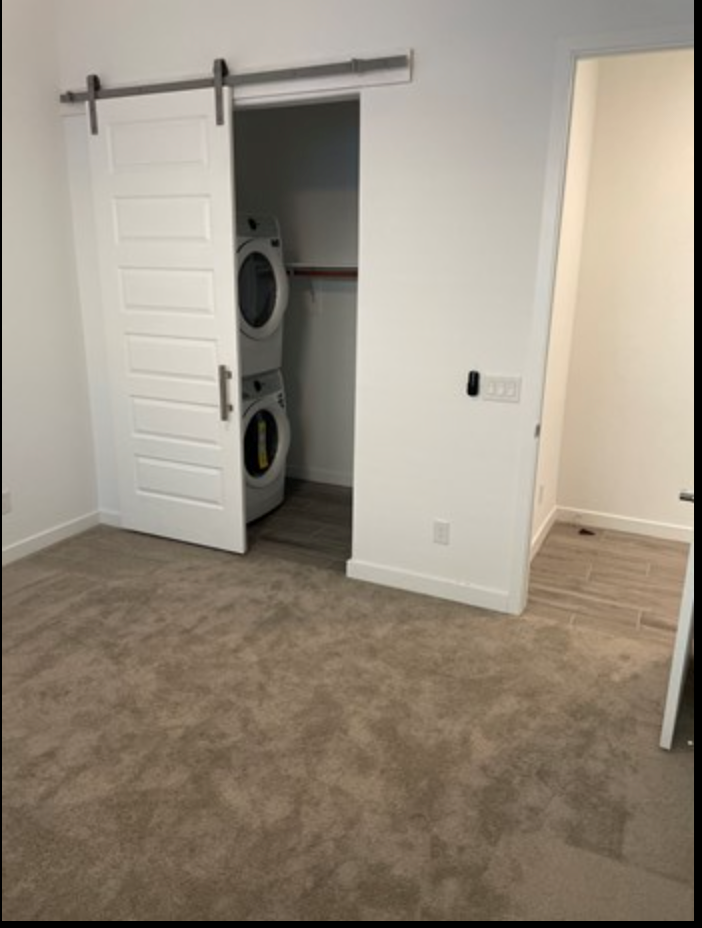 Immediate Availablity - 1 BHK Single Family Home With Attached Garage And In-House Laundry Unit Available For Rent In Chandler(S