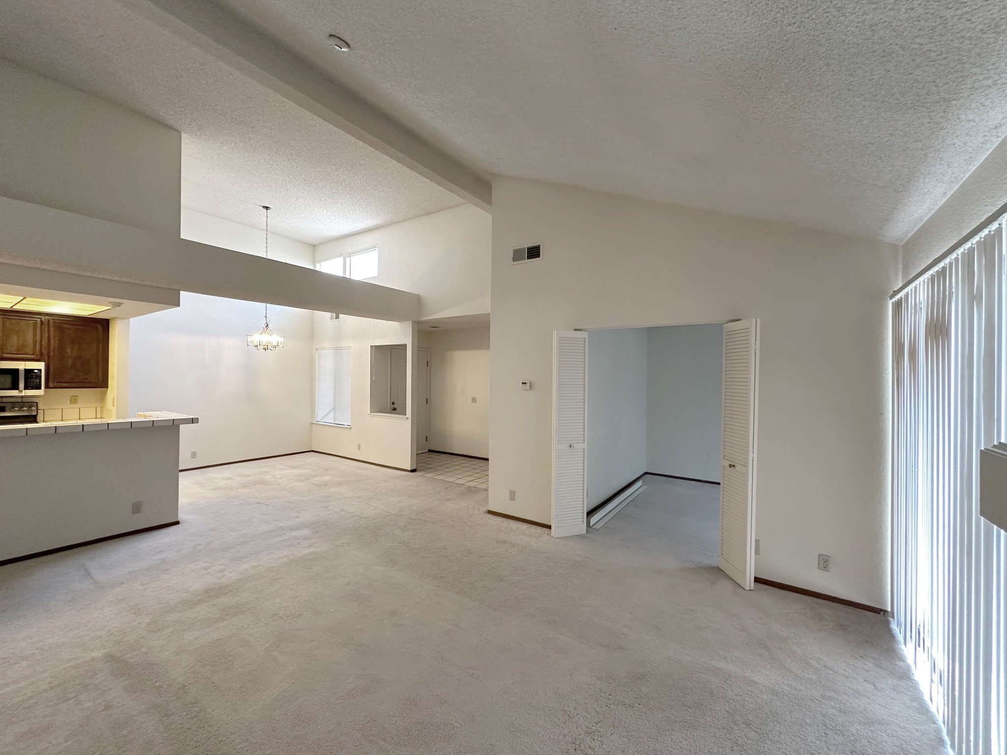 Spacious 2  Bedroom Condo  Plus Spacious Den For Rent