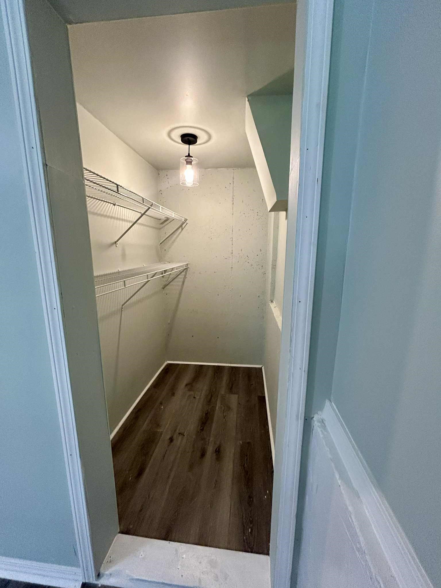 Spacious 1BR Basement House – Private Entrance – $1000/mo + Utilities