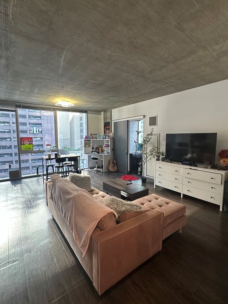 Luxury 1 Bedroom Condo Apartment Available For Sublease