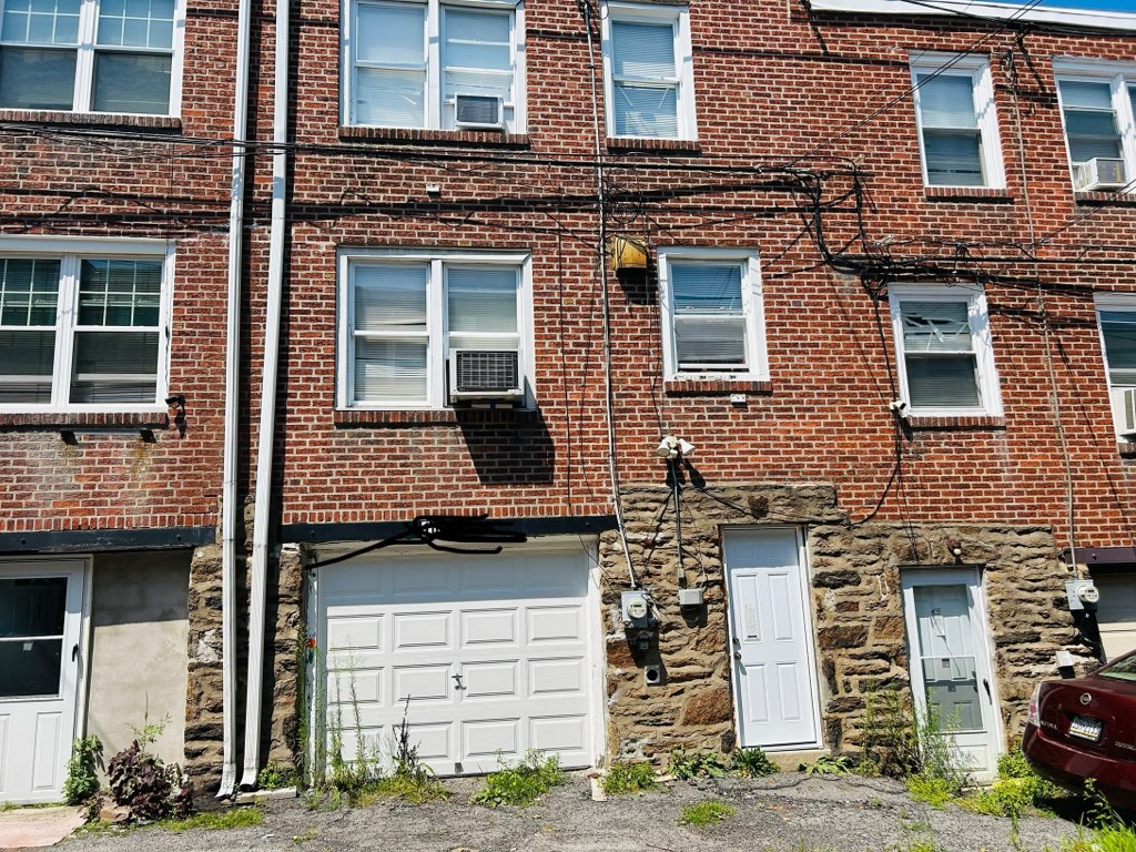 3-Bed, 2-Bath Town House In Upper Darby, PA