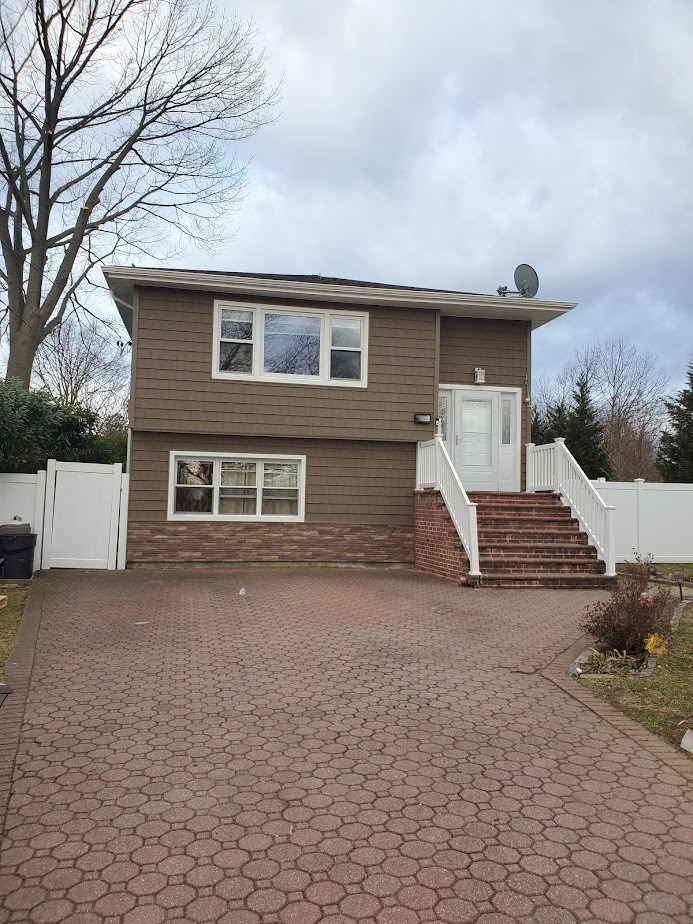 3 Bedroom House In Levittown, NY