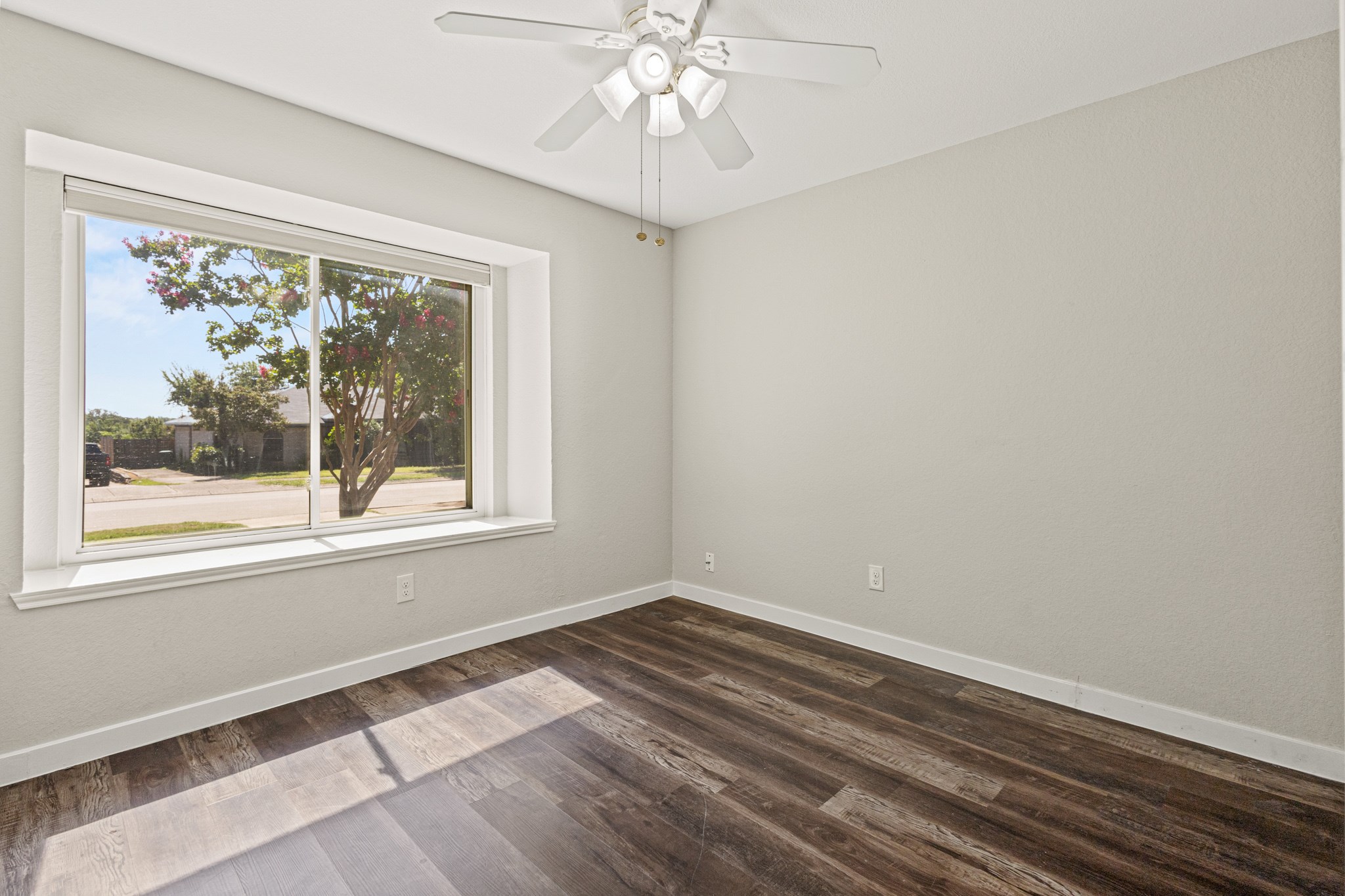 Charming Townhome For Rent In Bedford Area
