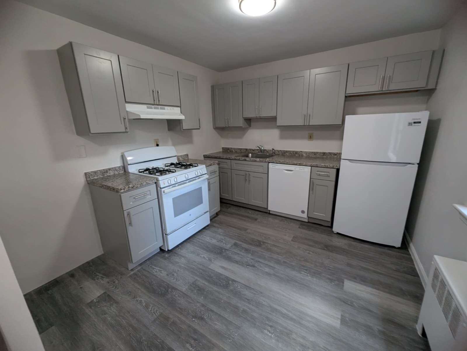 Large Renovated 1 Bed In Elevator Building - No Realtor Fee