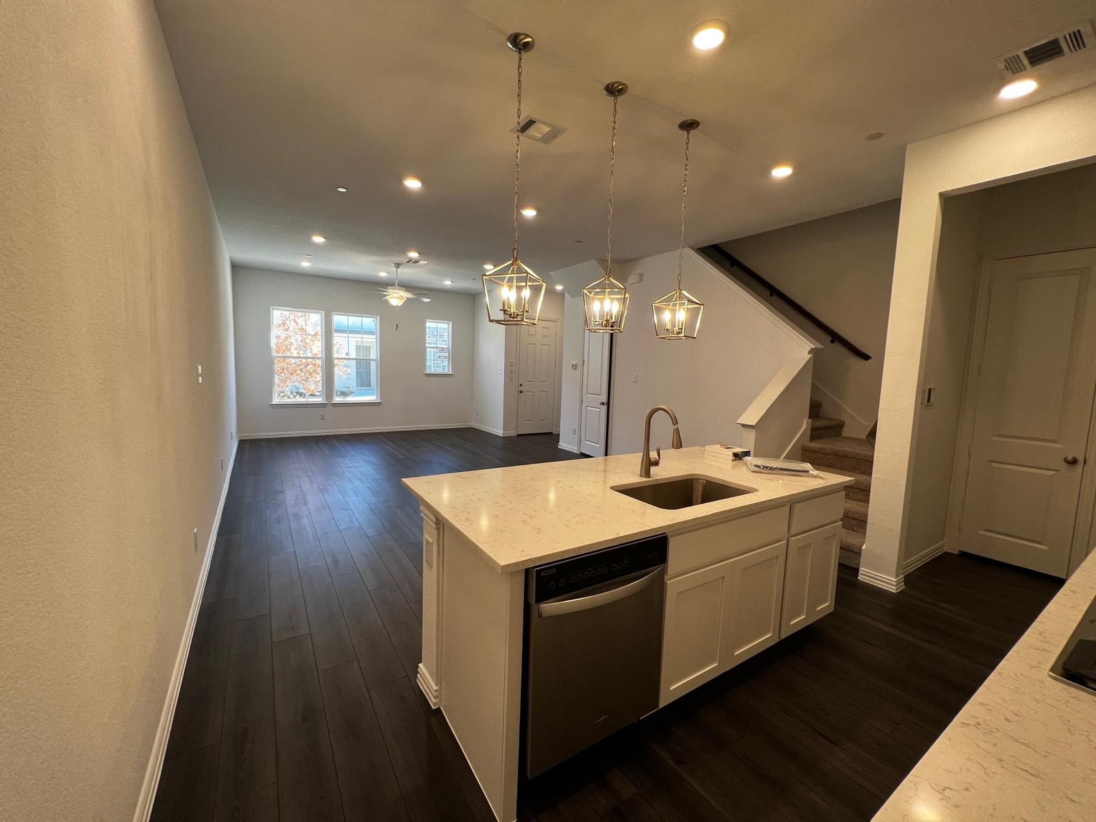 Townhouse In Valley Ranch - Family Or Individual Professionals(3 Bedrooms)