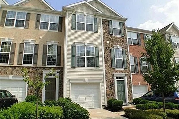 Townhome For Rent - 4bd,3bath ,1 Car Garage