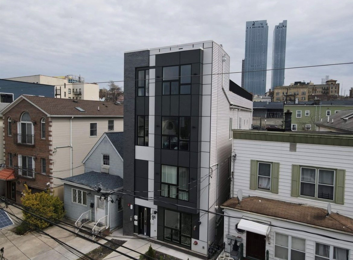 Modern Condo With Rooftop In Journal Square Near PATH