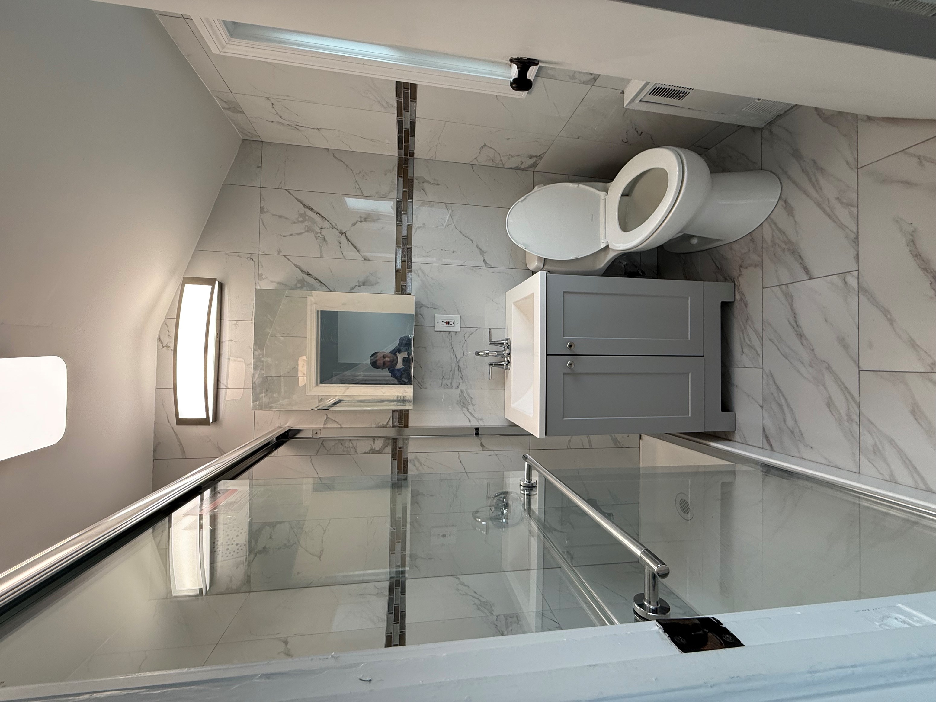 Beautiful Recently Updated 2 Bedroom Second Floor Apartment In A Quite Neighborhood