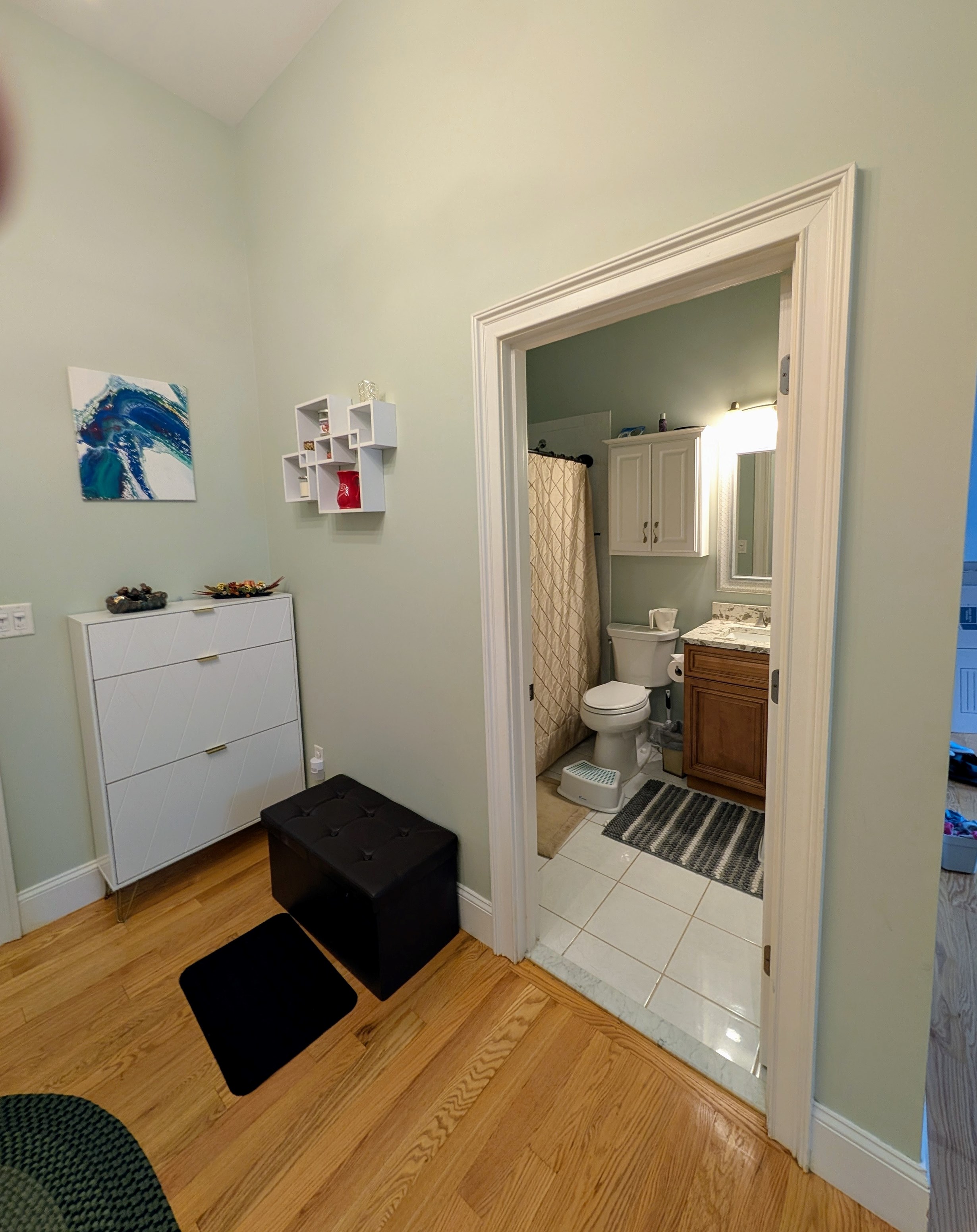 Spacious 2bed/2bath Apartment/ In-unit Laundry/ Garage Parking - Walkable To Redline