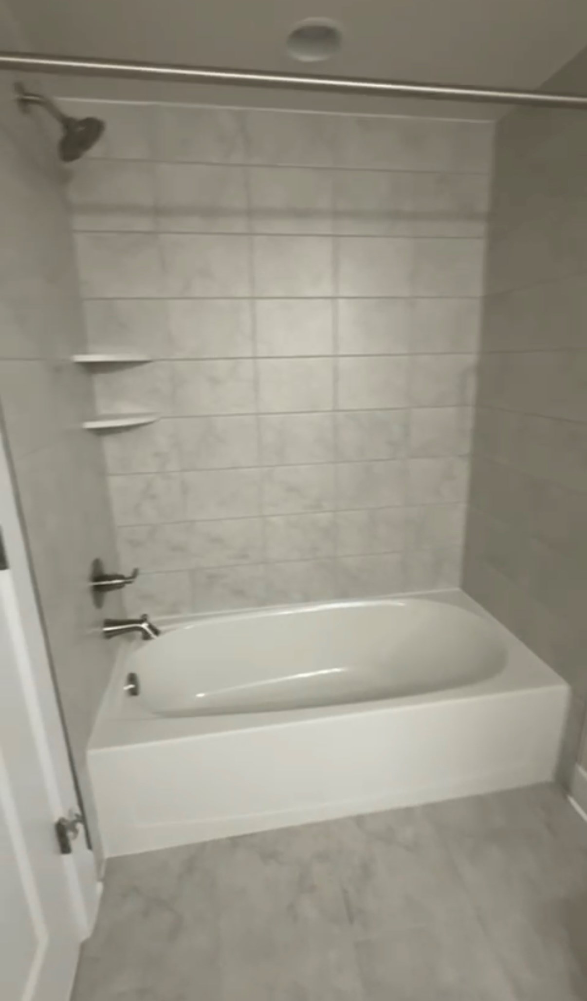Double Bed Room In Almost New Basement Near Ashburn, Aldie
