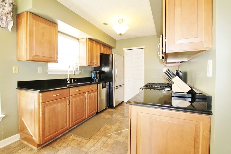 Beautiful Corner Townhome For Rent In South Brunswick Township