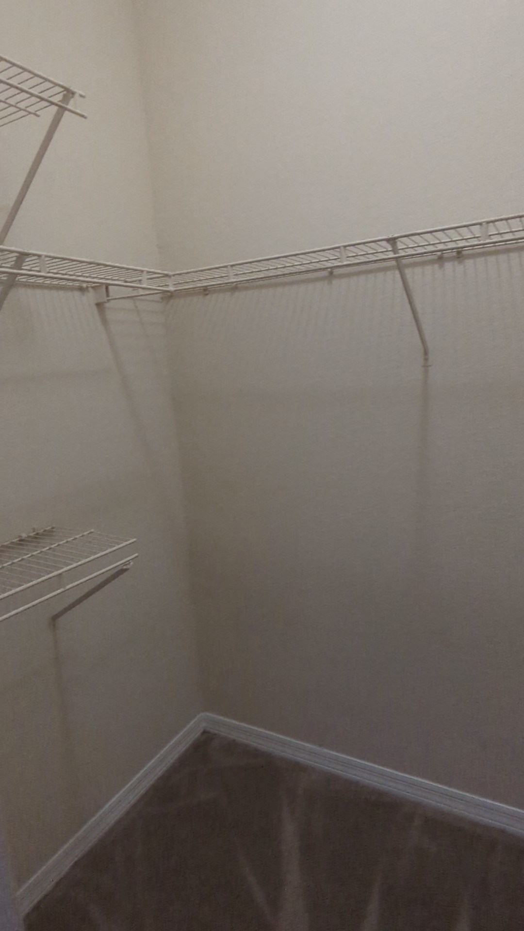 1 Bedroom With Attached Walk In Closet