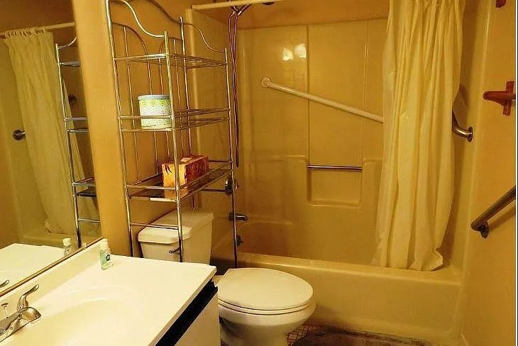 Condo For Rental In Rocky Hill CT: 6 Copper Beech
