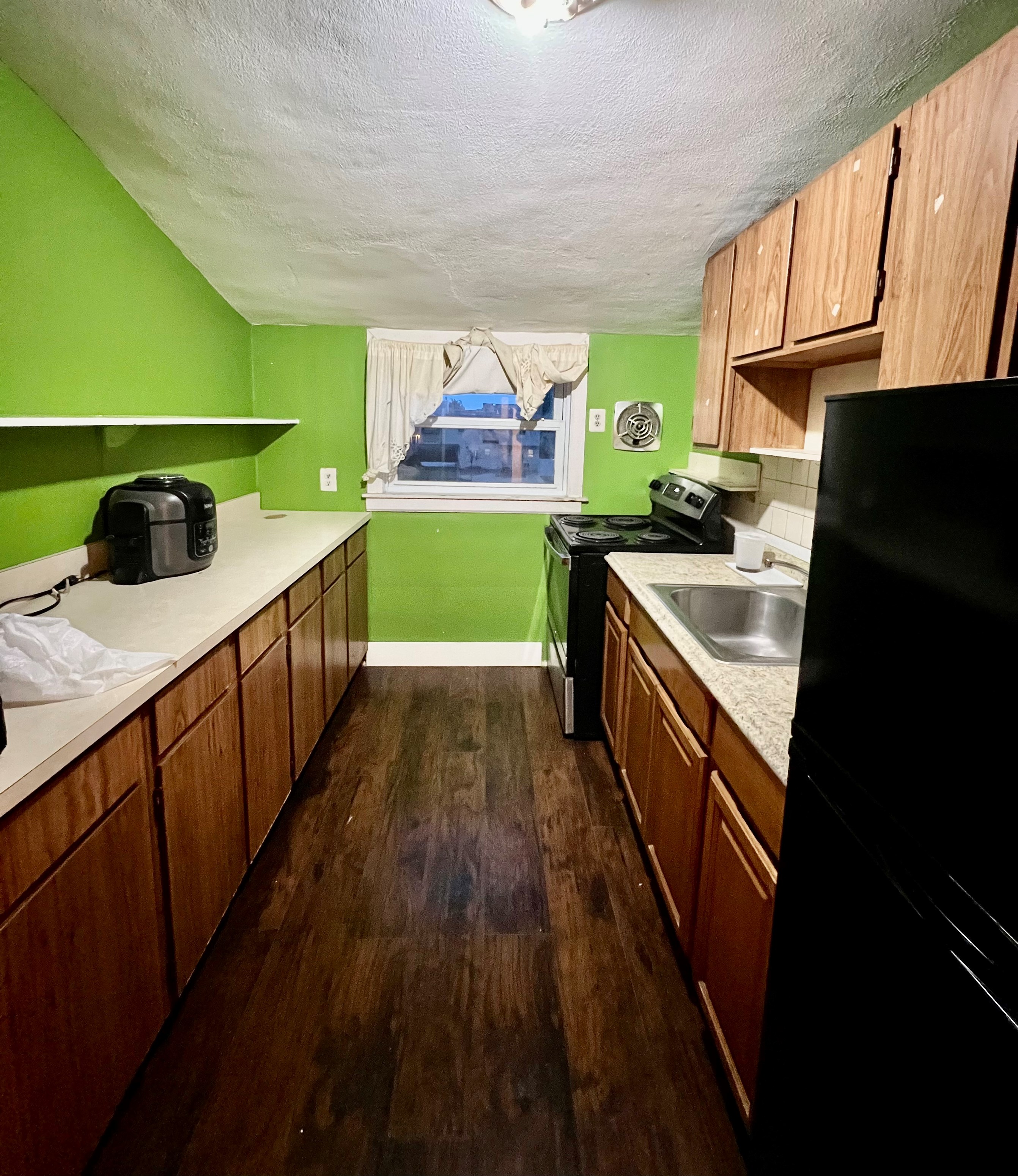 2 Bedrooms 1 Bath Living Kitchen Including Utilies