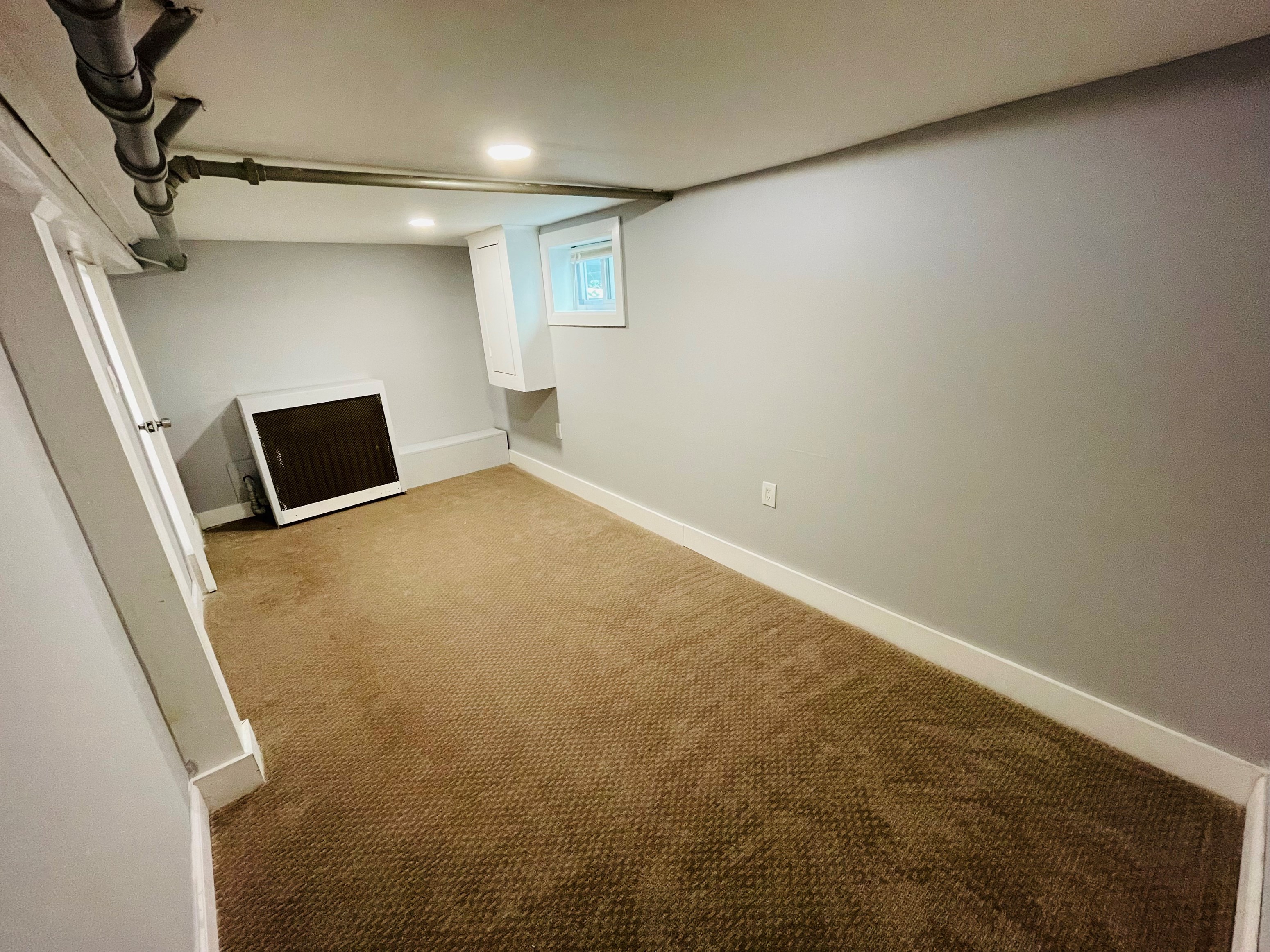 1 Bedrooms 1 Bath Lower Lever Including Utilities
