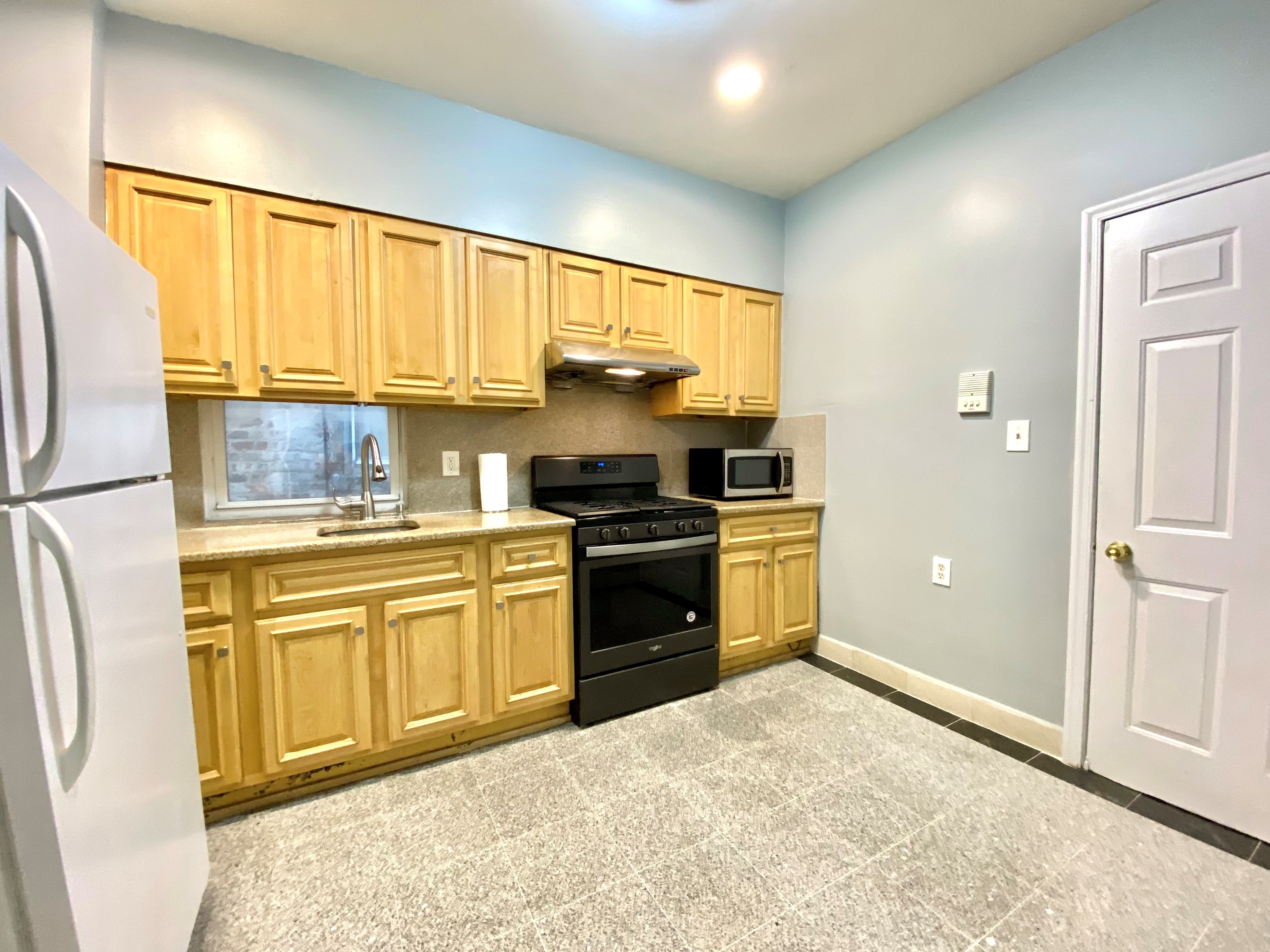 Renovated 2BR Apartment | 5 Min Walk To JSQ Train | No Broker Fee