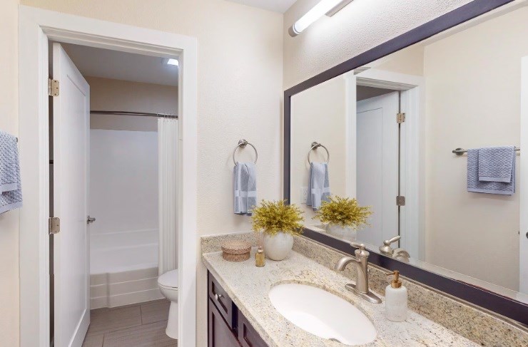 Room Available Near OCC - Orange County, CA 92626