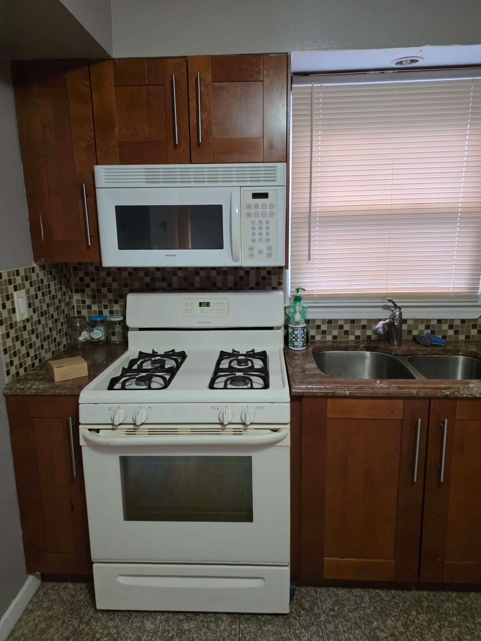 3BR/1BA With Parking – Main Floor Apartment In Elmont