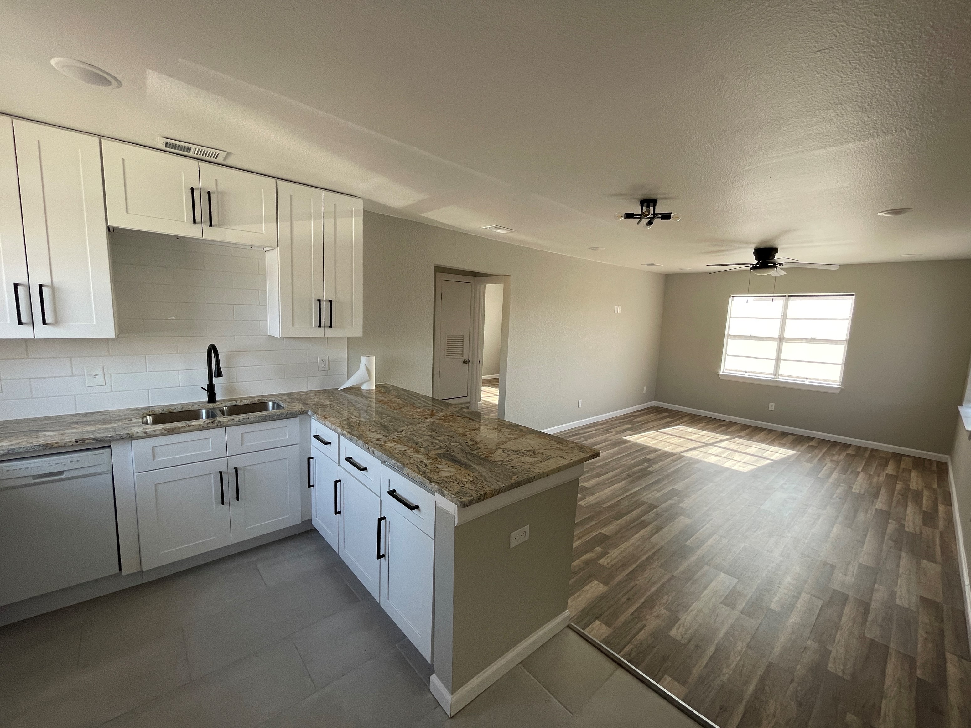 2 Bed Condo Located Less Than 5 Miles From Medical Center
