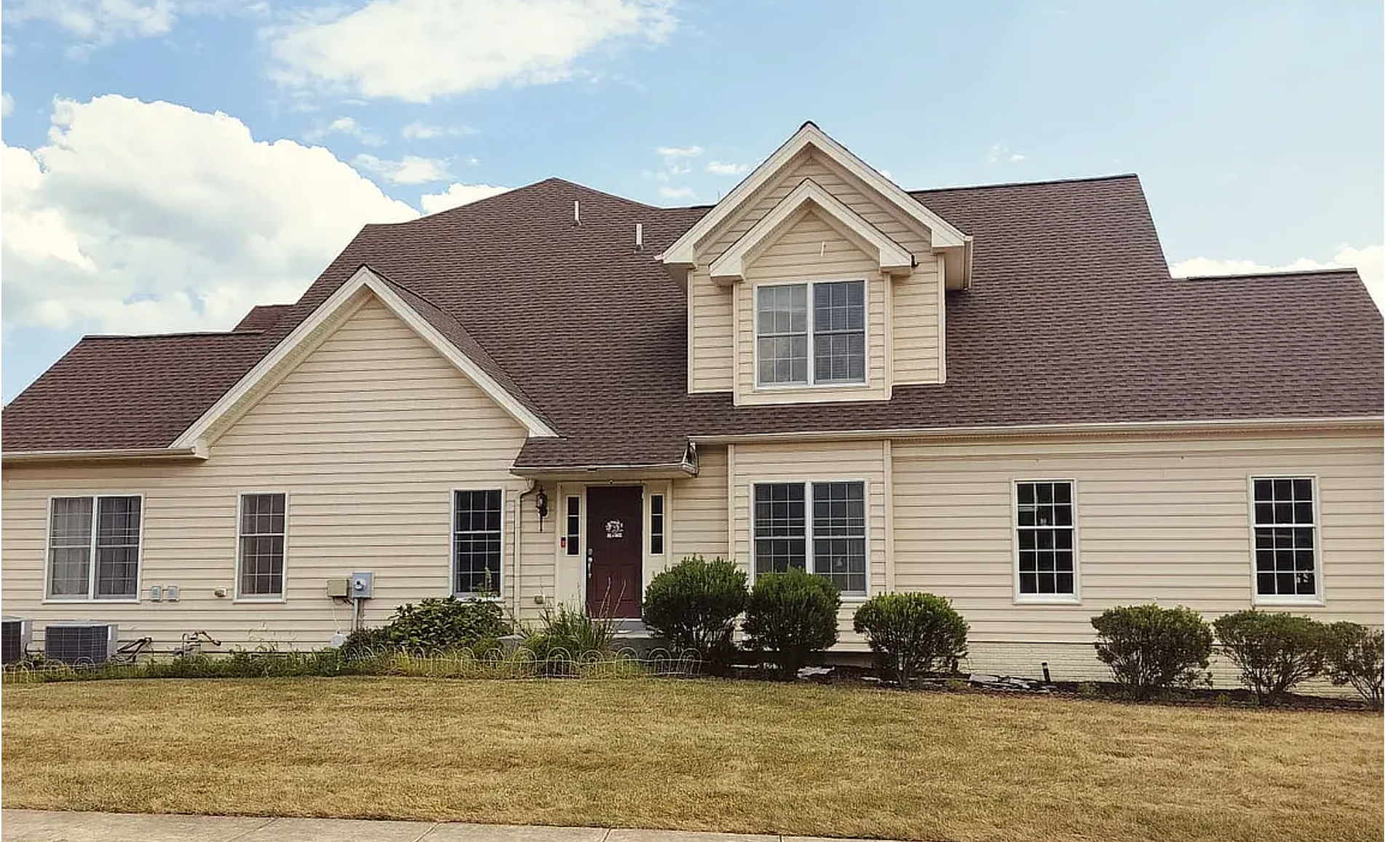 Your Luxury Home Retreat - Bright Corner Carriage Home With Sunroom, Home Theater