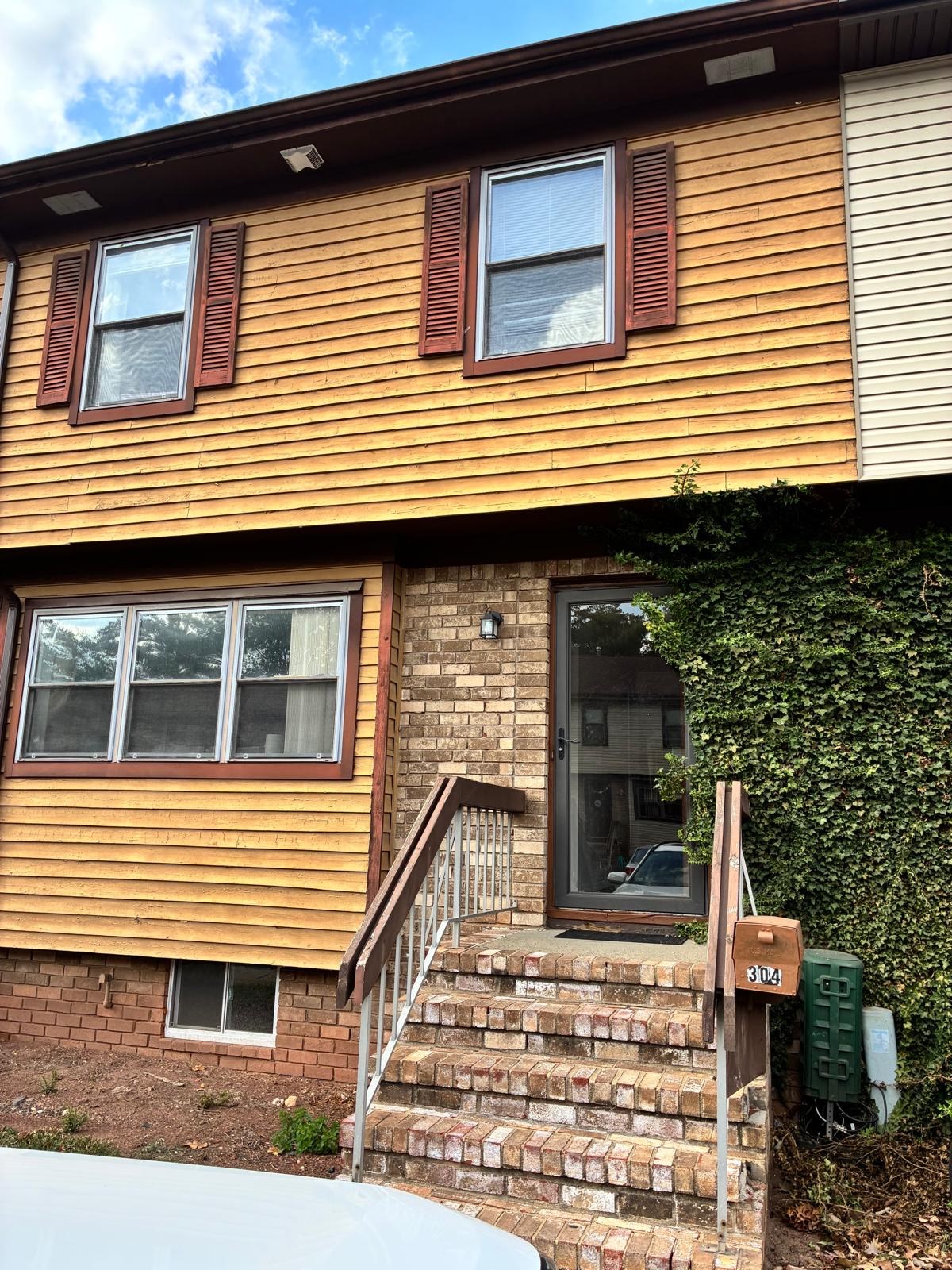 2 Bed 2.5 Bath Townhouse Near Edison Railway Station
