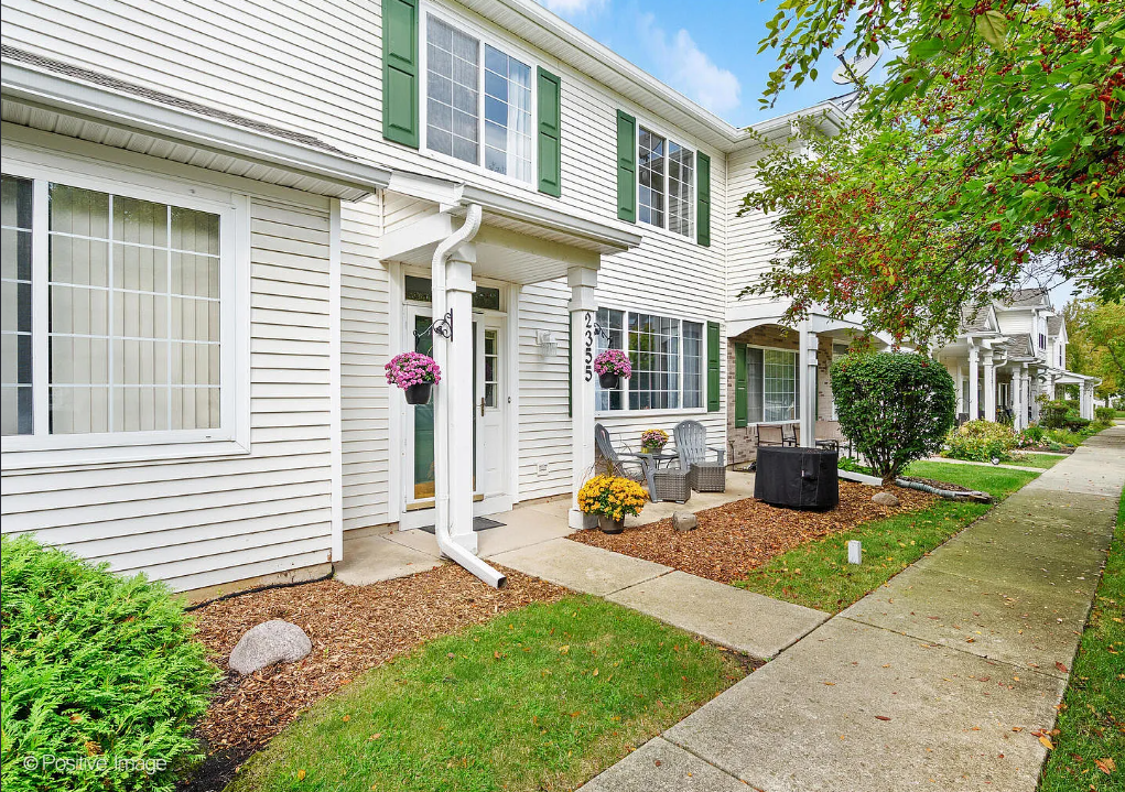 LUXURY LIVING | 2-BED/1.5-BATH TOWNHOME