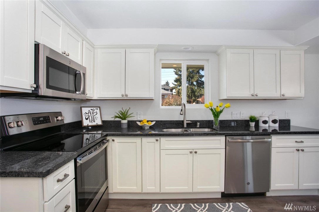 Newly Renovated 3-Bedroom Gem In SouthWest Seattle – Close To Starbucks HQ, Boeing & Sea-Tac, Seattle Downtown (20 Mins)