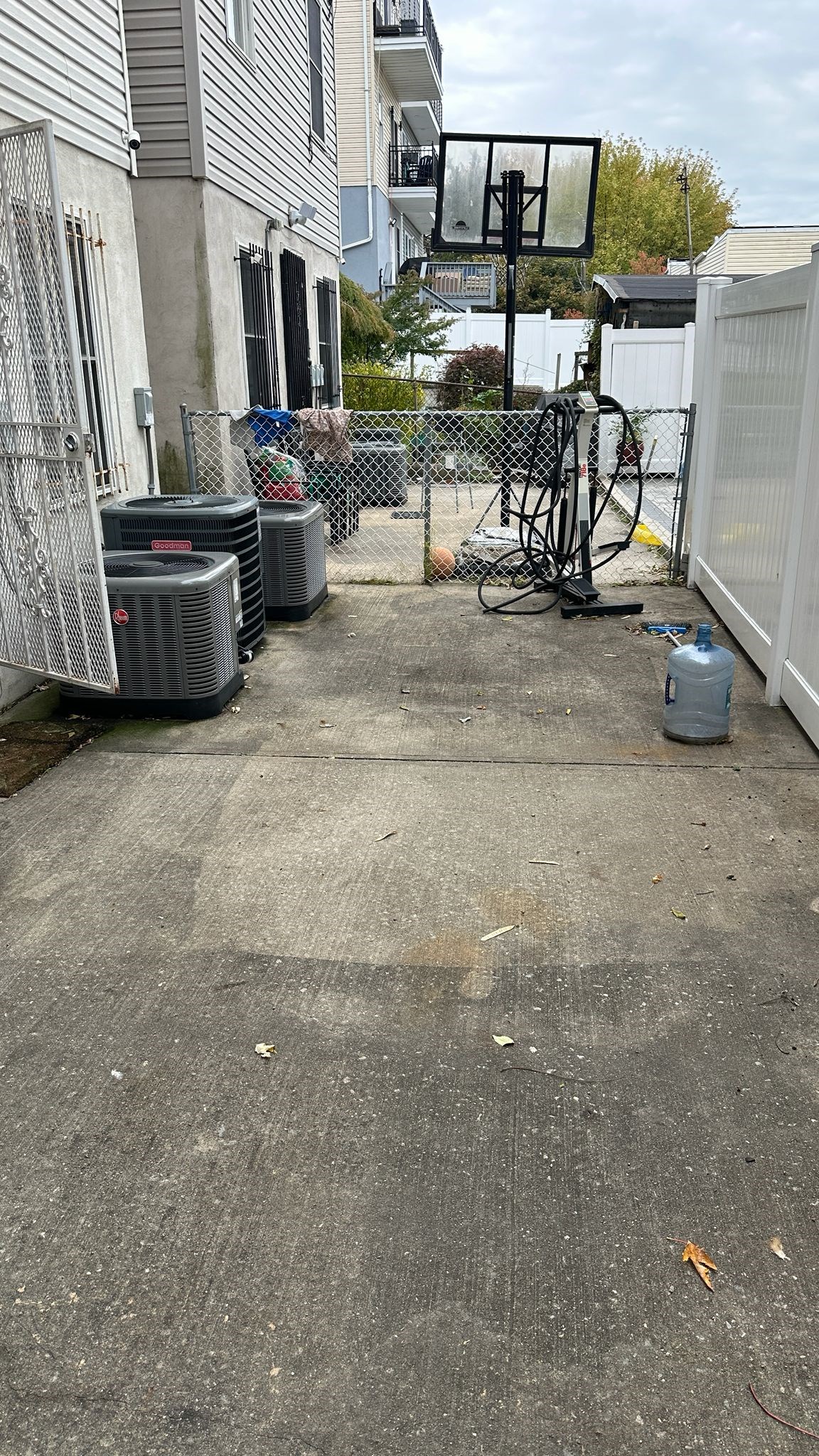 1 Bed Apartment With All Utilities Like Central AC ,HEAT, Washer, Dryer, Dish Washer, Electricity , Water Included