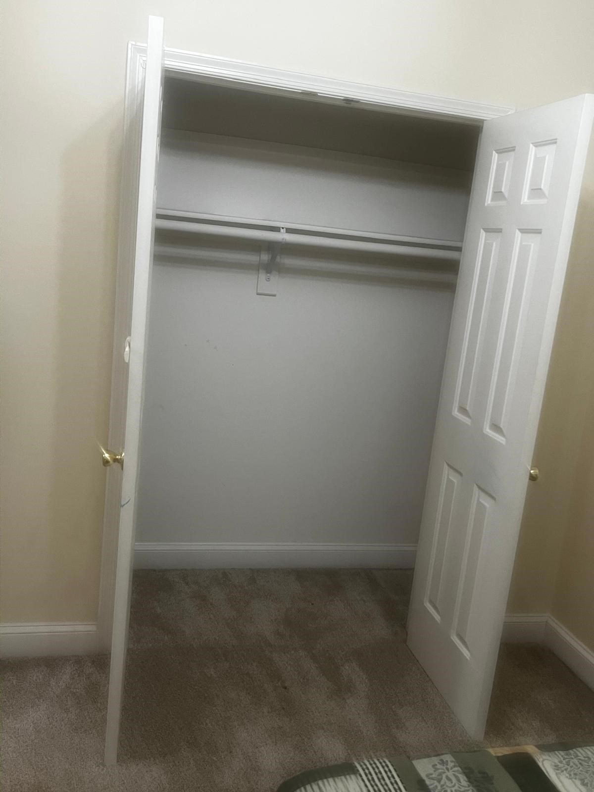 Single Bed Room With Attached Bathroom Is Available For Renting In Luxury TownHome In Fairfax VA