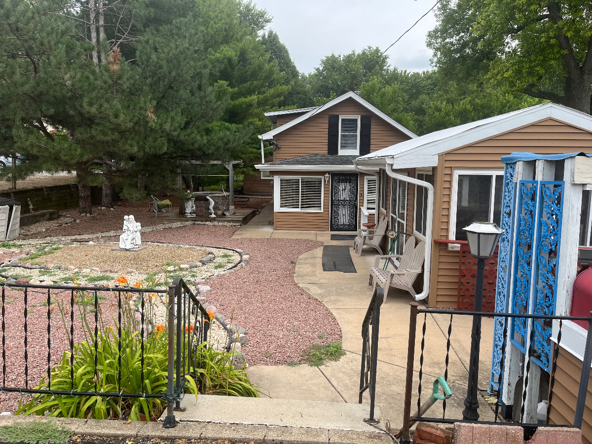 Furnished- 1-Bed, 1-bath Apartment Duplex In Peoria, IL / Mossville Caterpillar