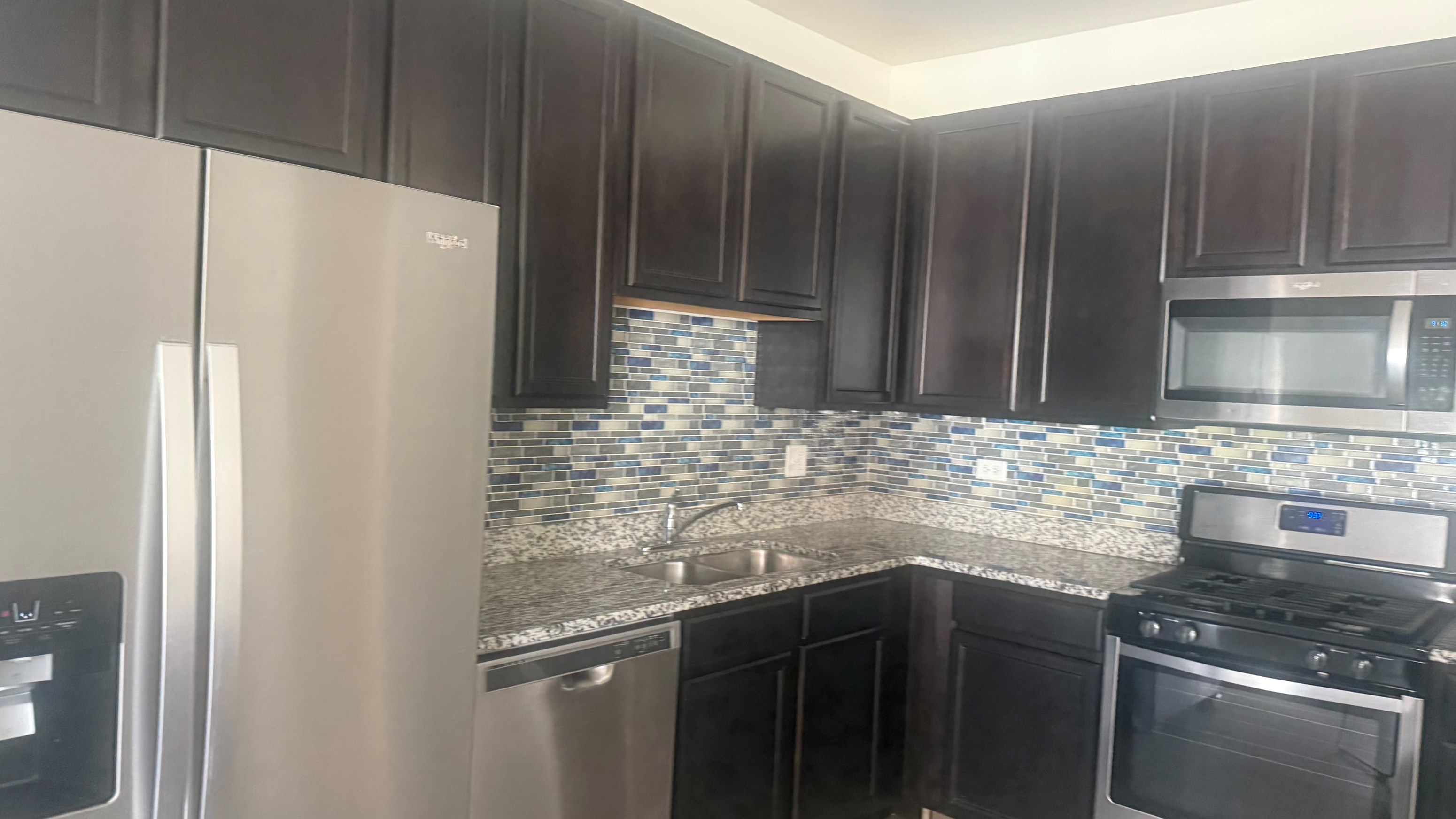 Rent A Town House In Aurora,IL For $2495 Per Month With December Bogo Offer Of 1st Month Utility Free , Tenant Enrolled In Decem