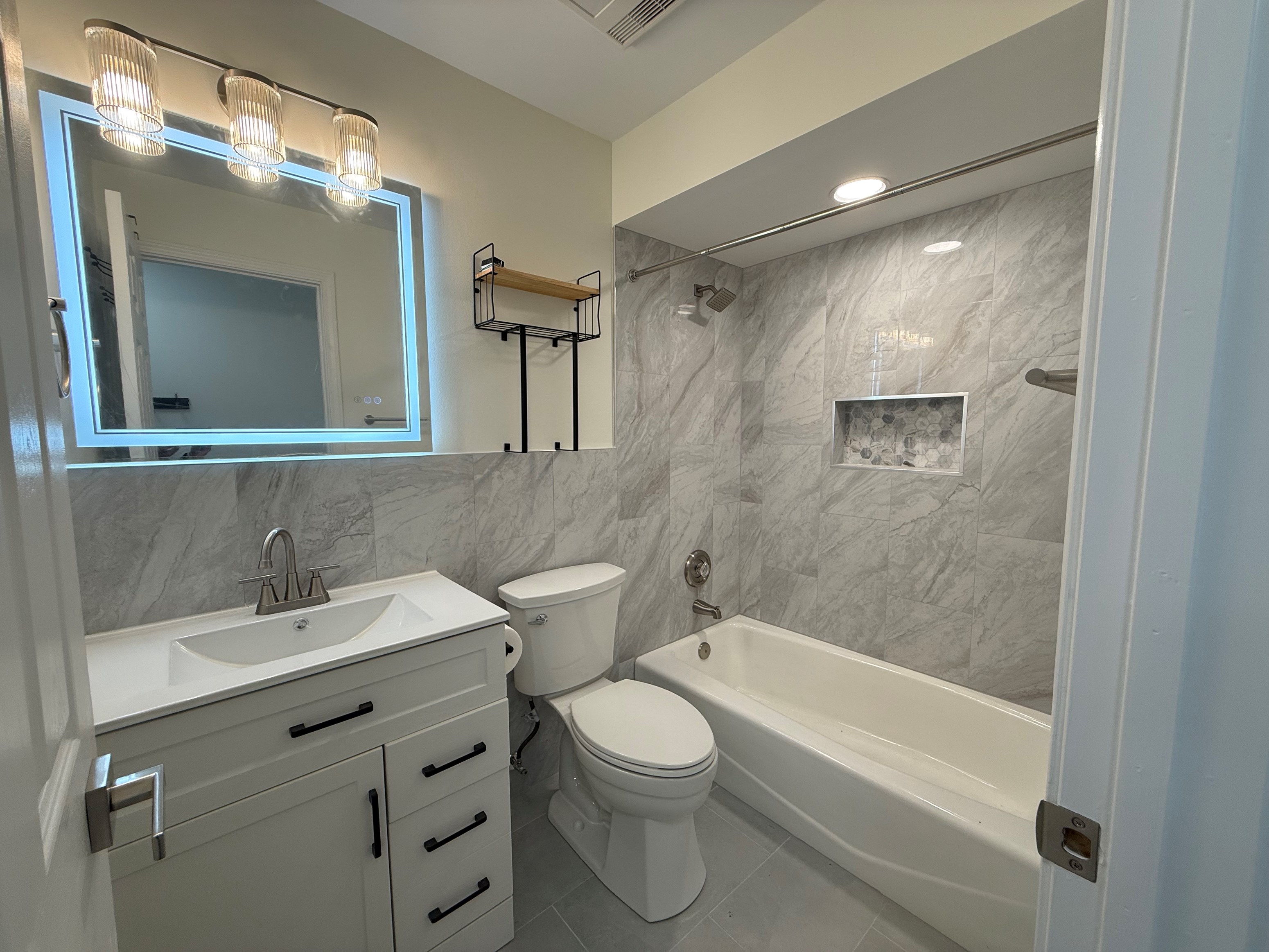 Fully Renovated, Luxury 2-Bed, 2-Bath Condo In Aurora, IL