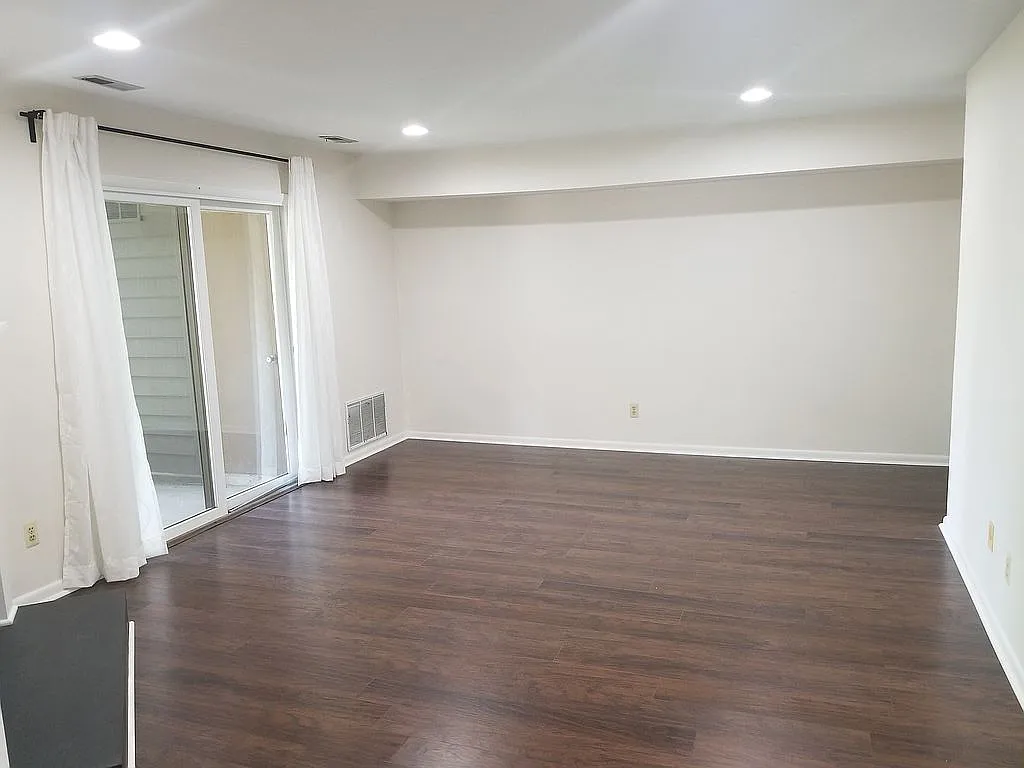 North Edison - 2 Bed 2 Bath Townhouse With Oversized Garage For Rent In Timberline With Top Rated North Edison Schools