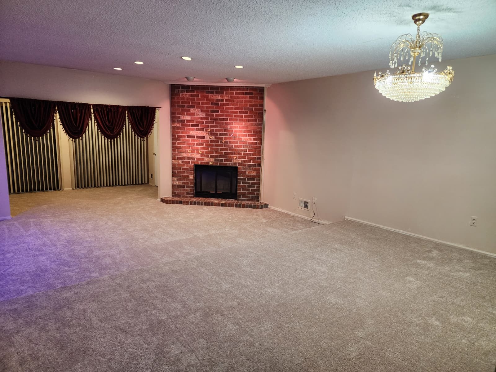 3BR Townhouse – Great Location & Value!