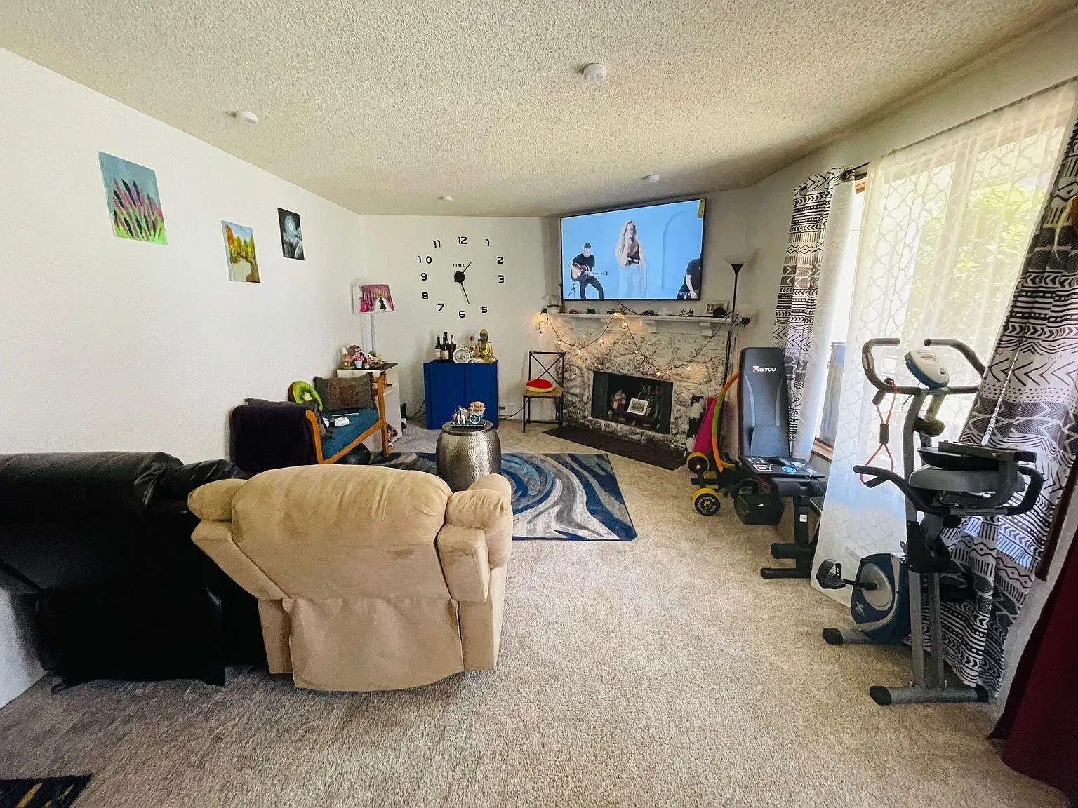 Fully Furnished 2 Bed 1 Bath Condo In Bellevue, WA.