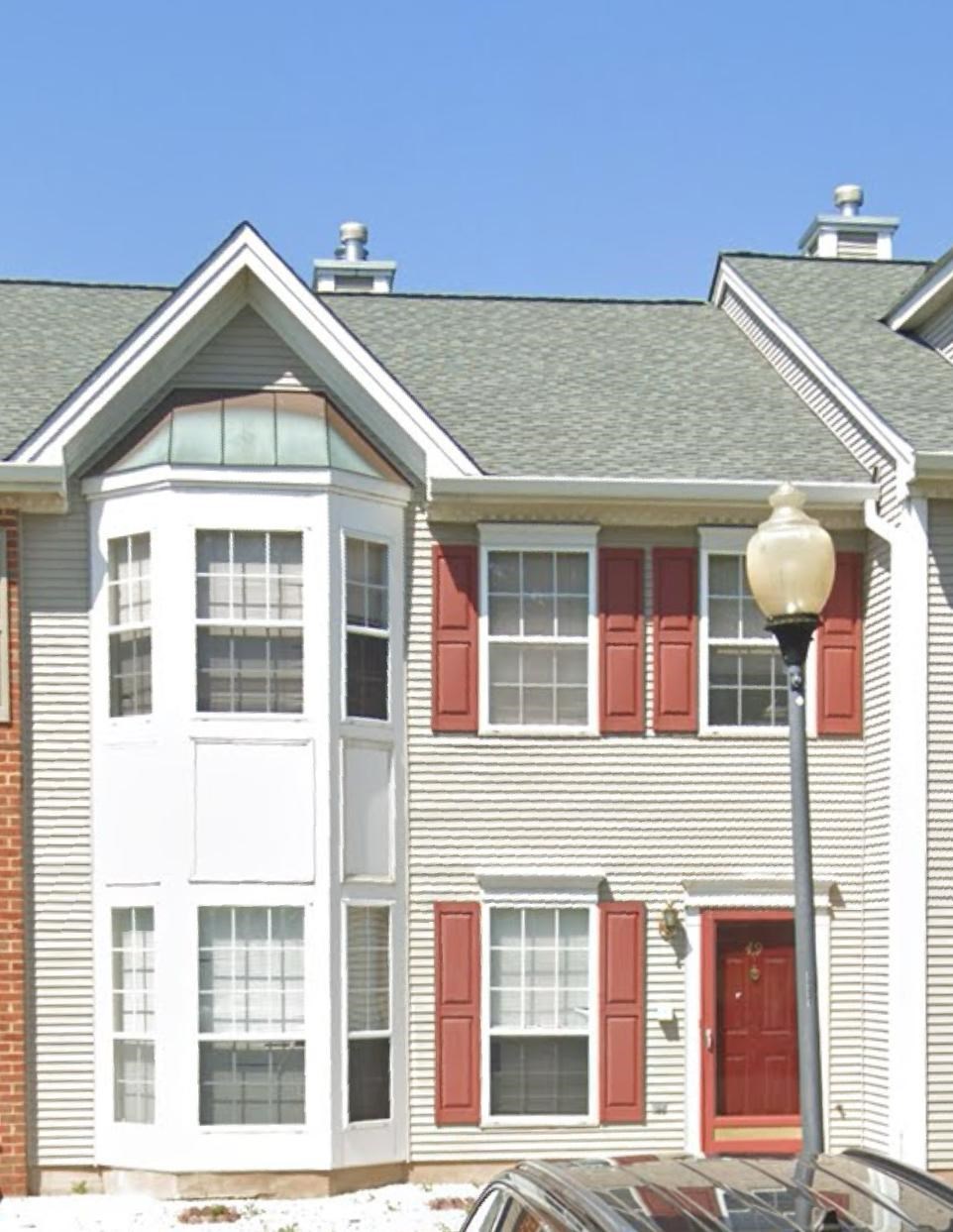 3 Bed 2.5 Bath Townhouse Available For Rent