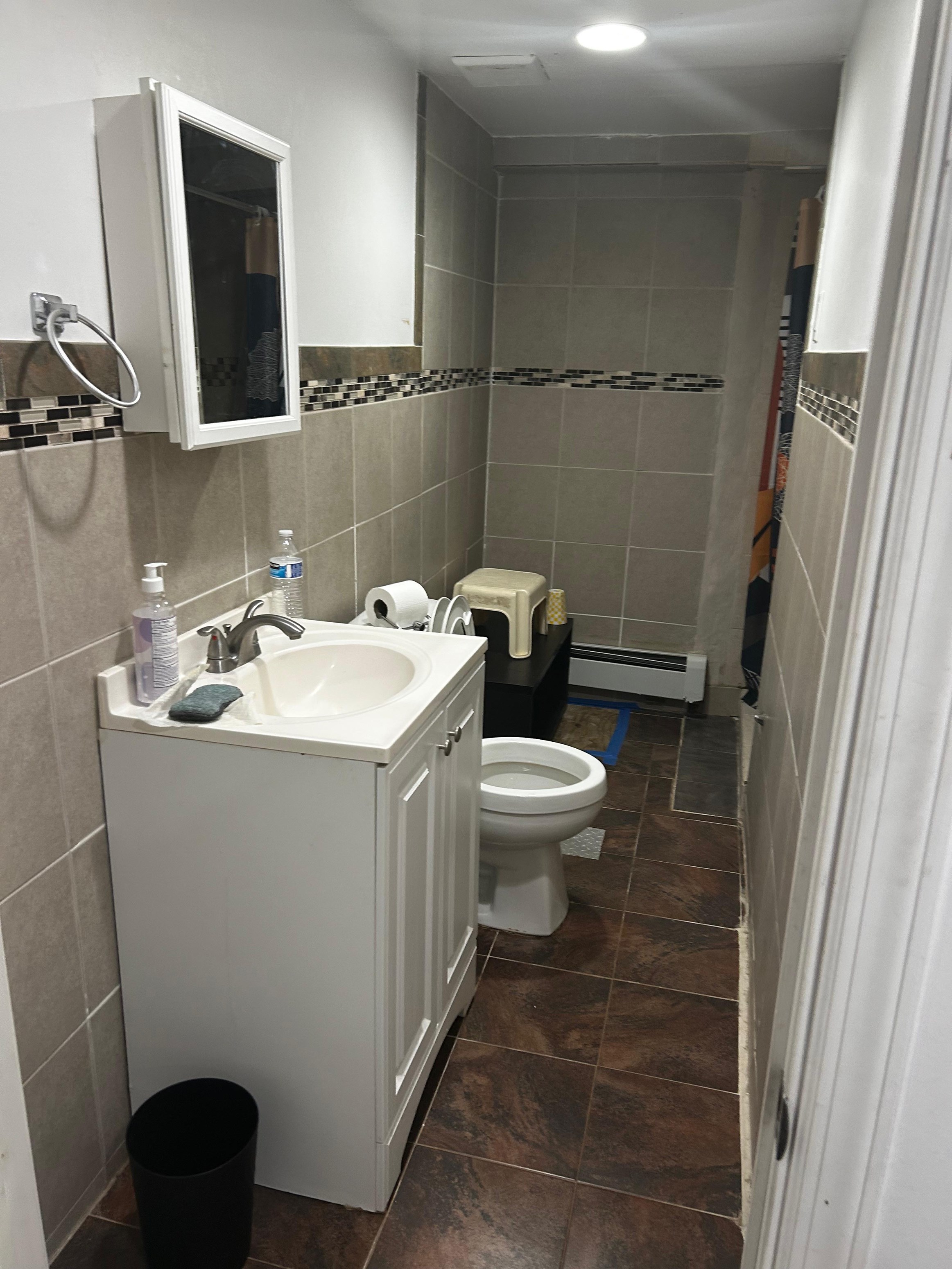 Spacious, Private, Fully-Furnished Basement Apartment In Bellerose/Floral Park