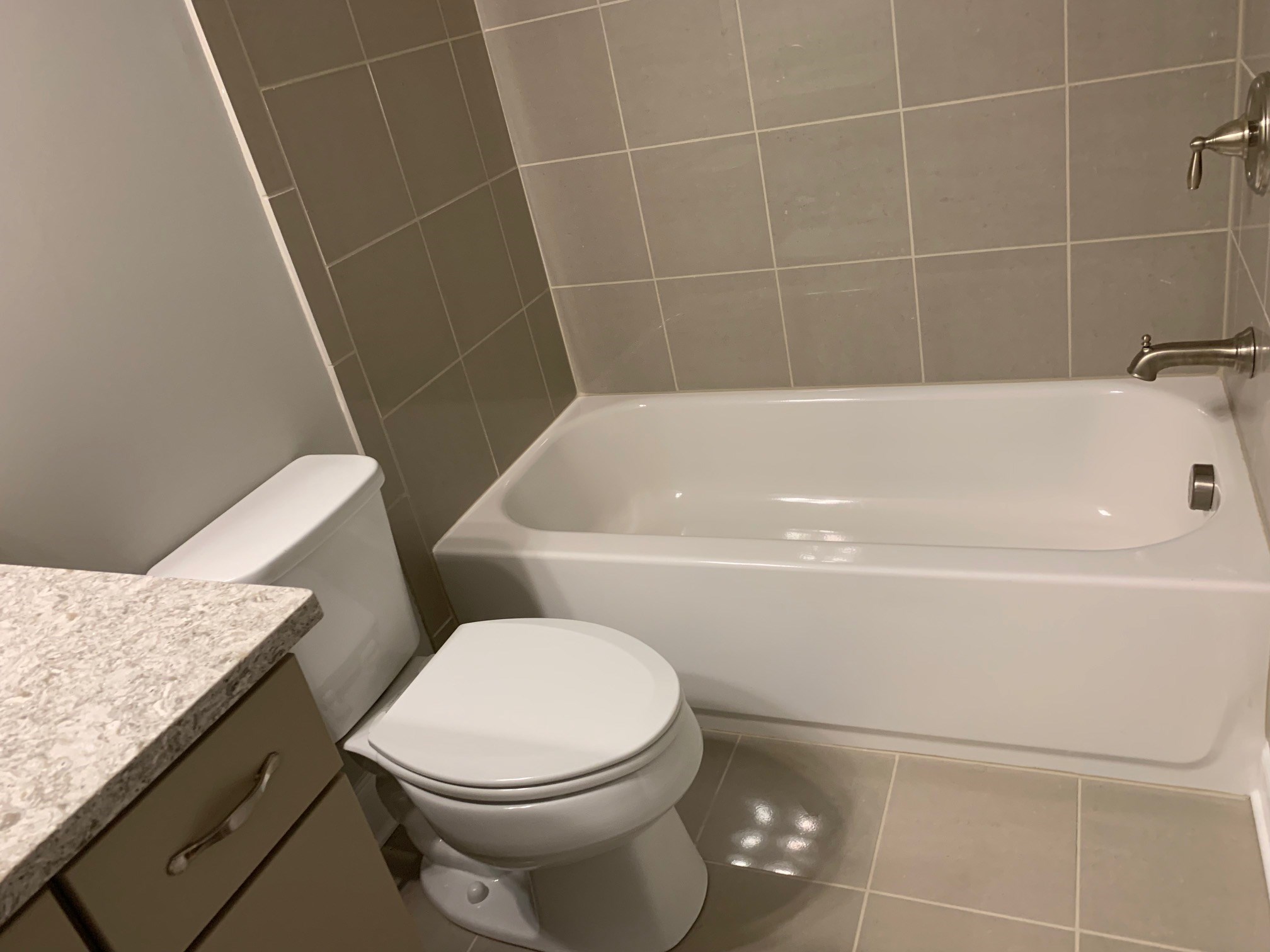 Nice Luxury Room With Bed Available For Rent With Close Proximity To Groceries And Major Software Office And MARTA