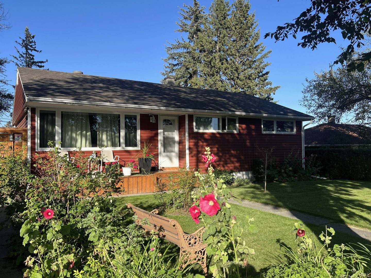 Seeking Tenant: Student Or Working Professional Preferred