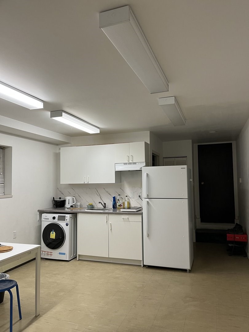 2 Bed  1 Bath Suite With Kitchen  Living Room  Available Now