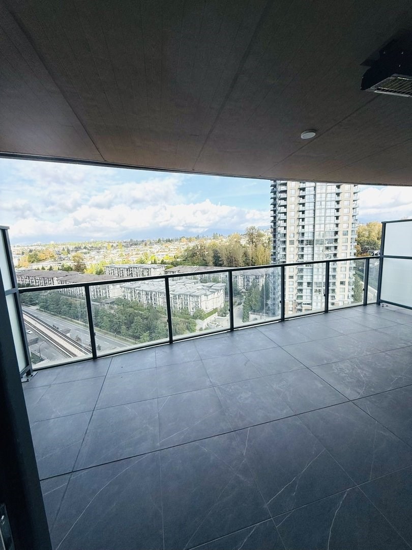 Luxury Brand-New Apartment