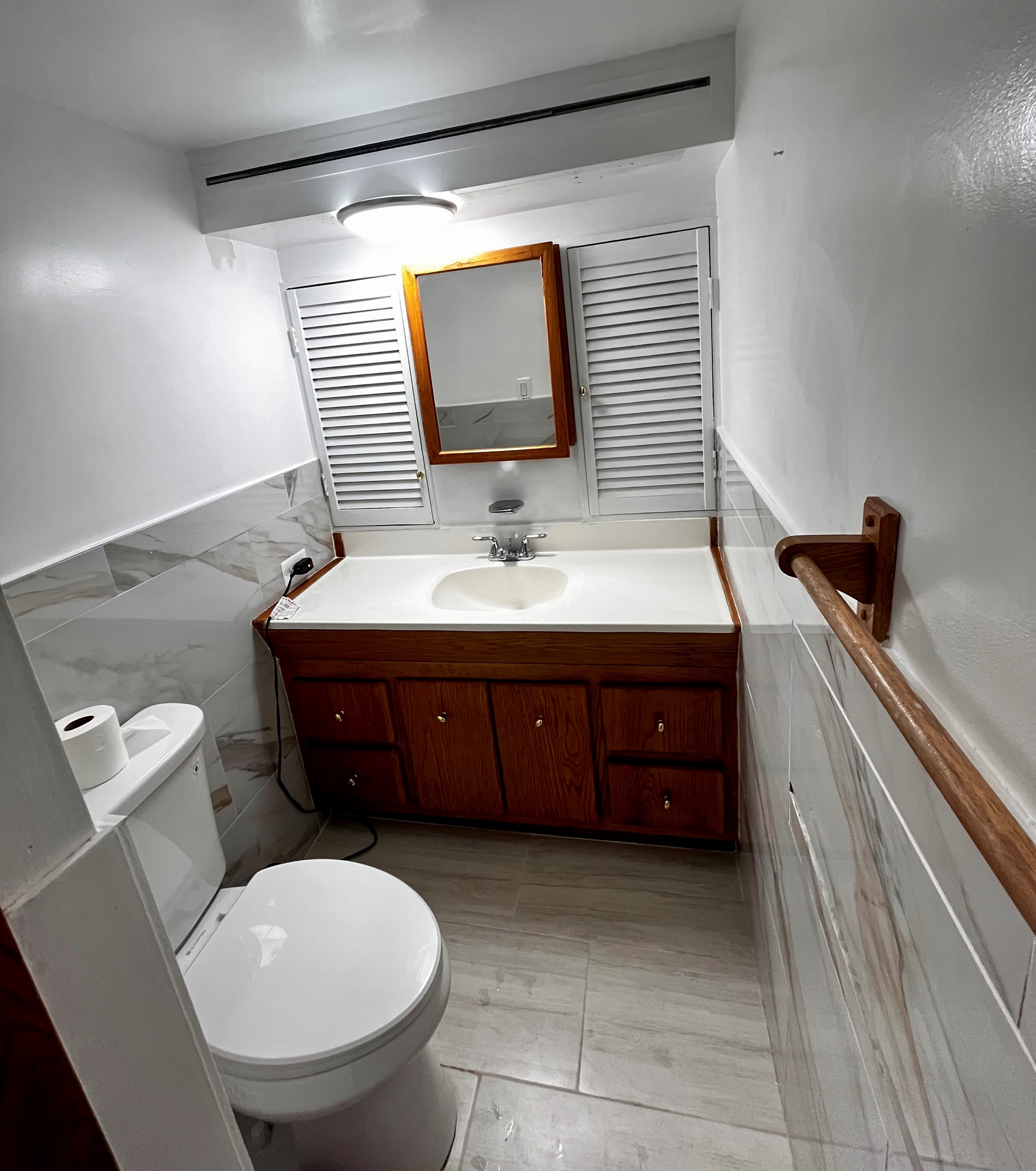 Renovated 1 Bedroom Living Kitchen & Bath Including Utilities