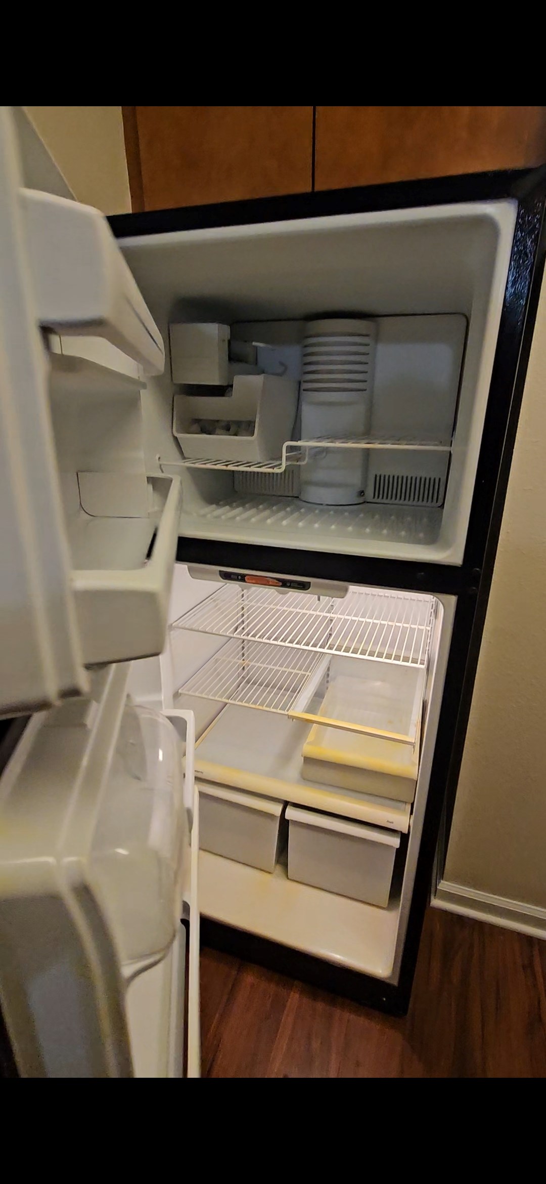 1BHK Sharing: Bedroom $800 | Huge Hall $450 (Private Setup) Near CIC Wells Fargo [2 Accomadates]