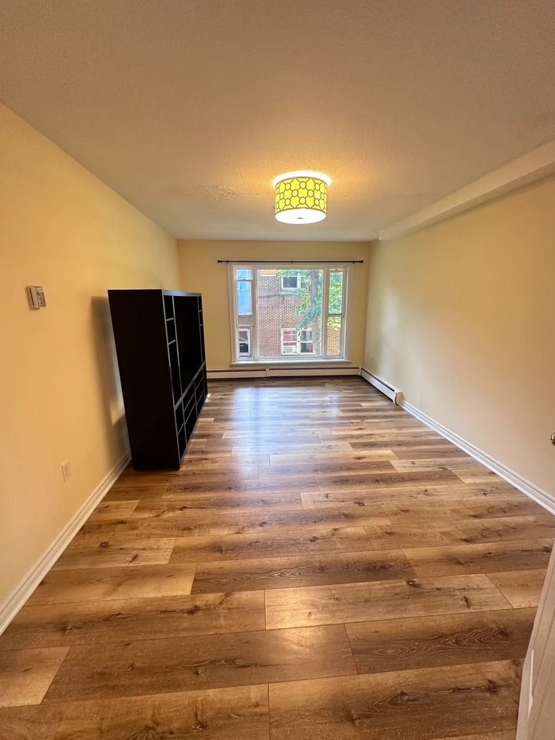 Sun-Filled 1 Bedroom Apartment