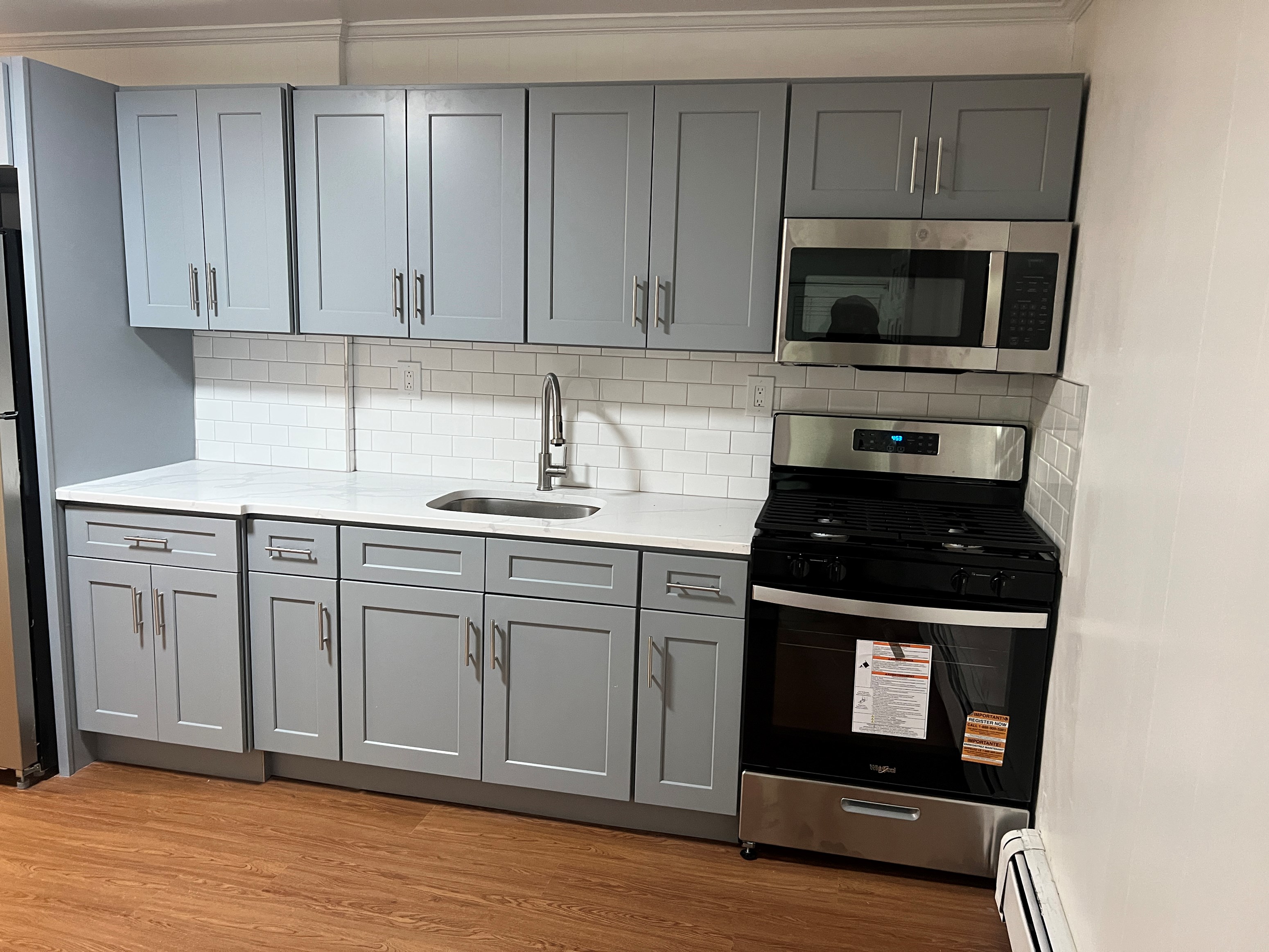 *Rent 3 Bedroom Apartment In Franklin Square, NY 3200 Per Month . Fully Renovated. Near All Transit , University And Shopping Ce