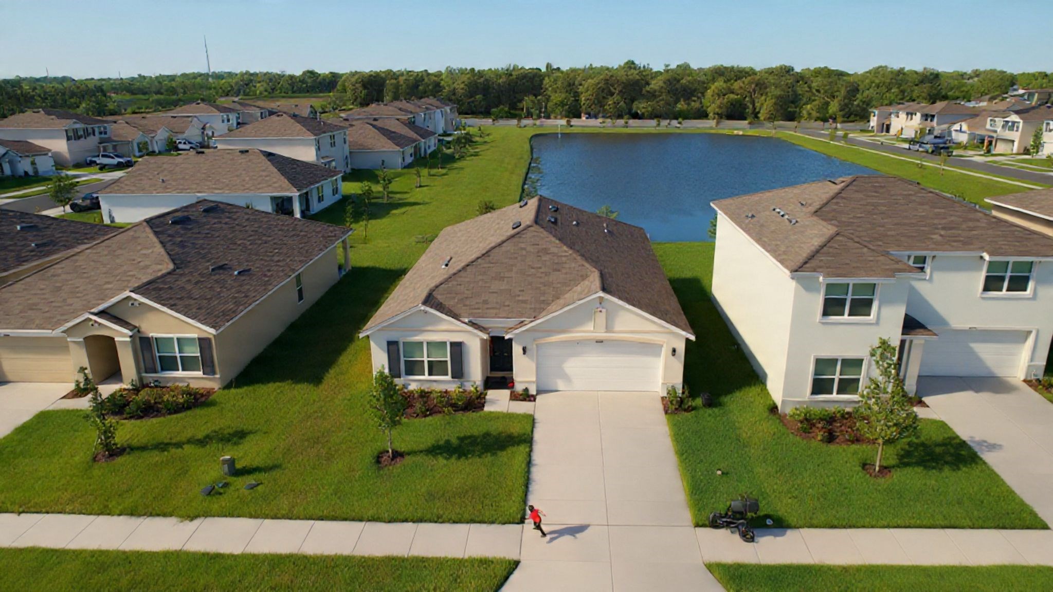 Lake View Cali Model Home - 4 Bed / 2 Bath In 33541