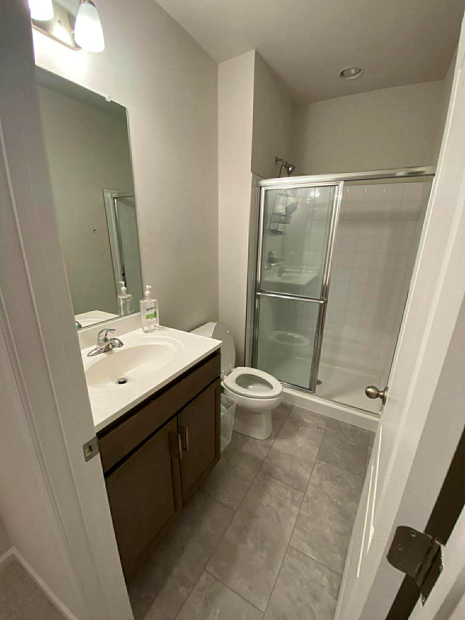 Private Basement Suite - 8 Mins To Hood College/Frederick Community College (Private Entrance)