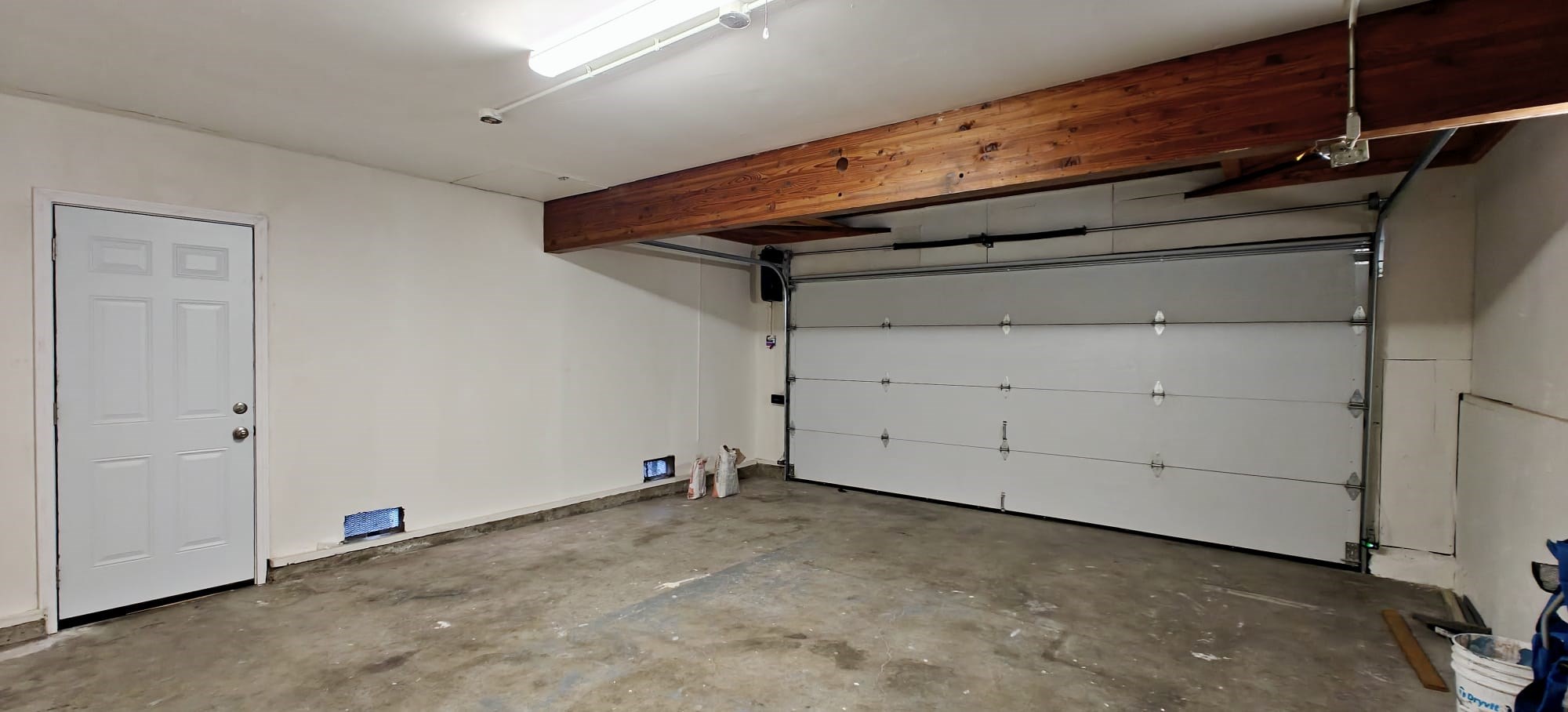 Rooms Available In A Newly Renovated Single Family Home / 4 Bed-2 Bath / Prime Location - Shops / Walkable / Available Immediate